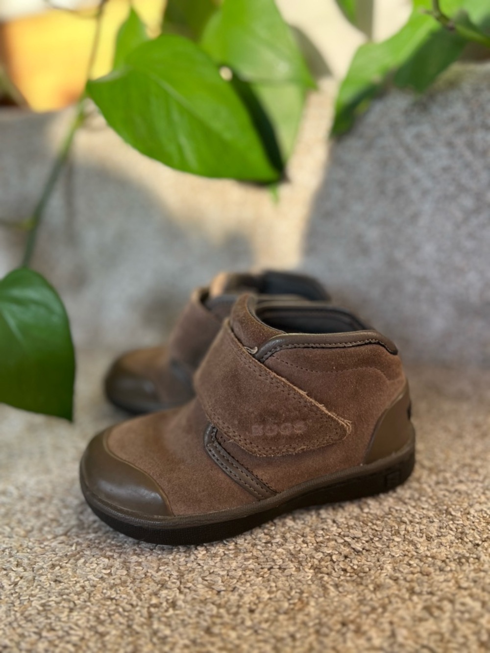 Bogs Toddler 8 Brown Suede Kids Boots with easy straps waterproof Classic
